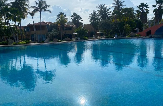 SPACIOUS AND COMFORTABLE APARTMENT WITH SEA VIEW