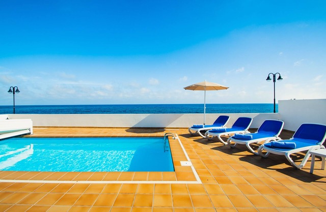 Spacious and comfortable home by the sea in Arrieta