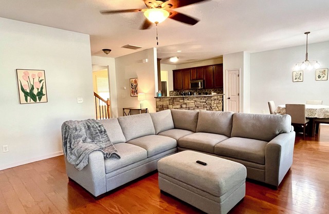 Spacious and comfortable 4-bed/3bath house in charming Newnan GA