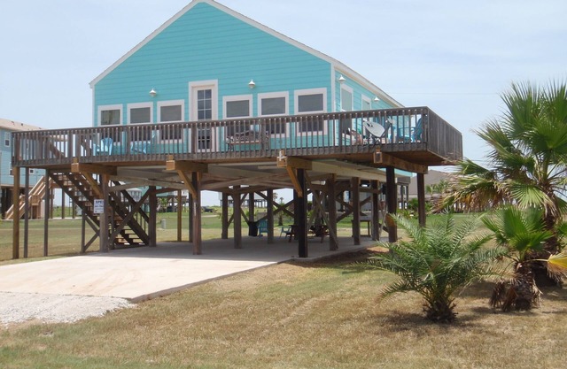 Spacious and Open Freshly Remodeled Beach House, We Rent Golf Carts!