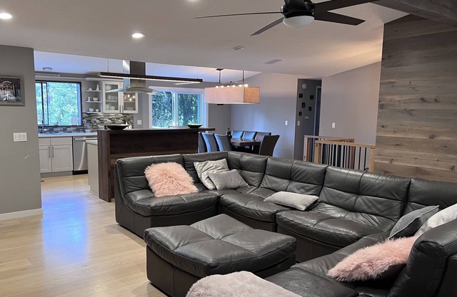 Spacious and relaxing 6 bedroom house near Yosemite National park