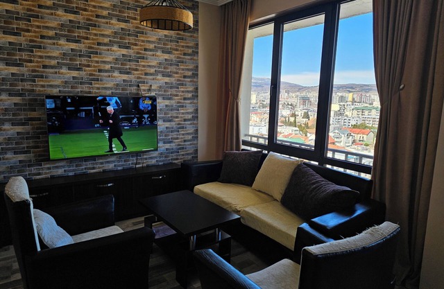 Spacious Apartment with Nice Views Next to Wood