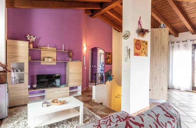 Spacious apartment with sea and mountain views