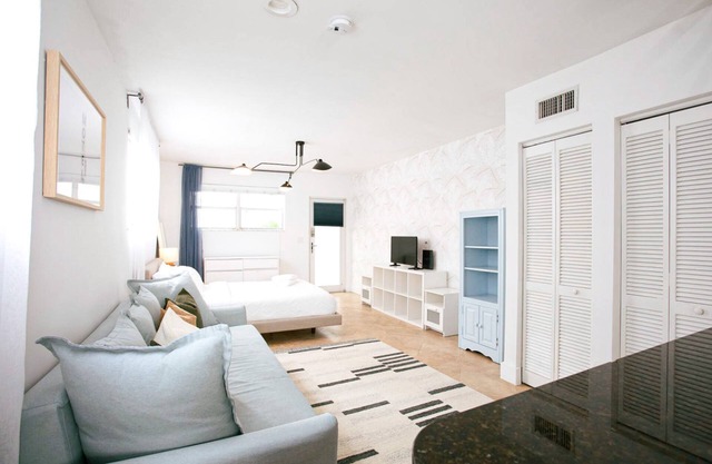 Spacious Apt in the Heart of South Beach