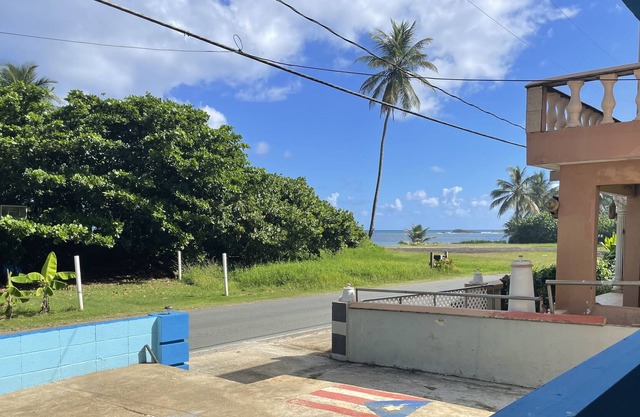Spacious beachfront family size house, pet friendly