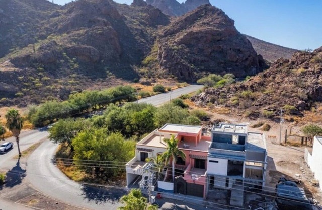 Spacious Casa, Mountain Views, Close to beaches!