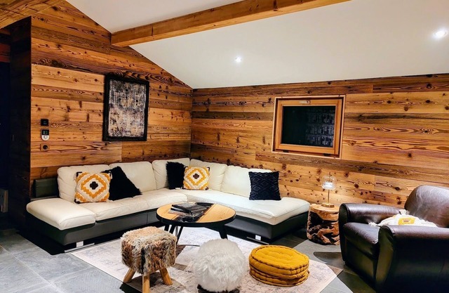 Spacious chalet with spa