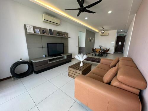 Spacious Comfy 8pax, 3 Bedroom, 2 Car Park, The Landmark