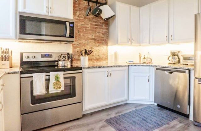 Spacious & Comfy in the heart of STL