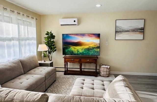 Spacious & Comfy 5/2 Home - Pet Friendly