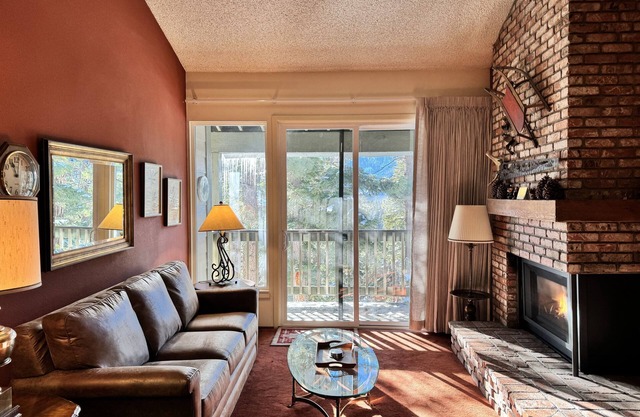 Spacious condo w/large loft , Minutes from Canyon Lodge & Village