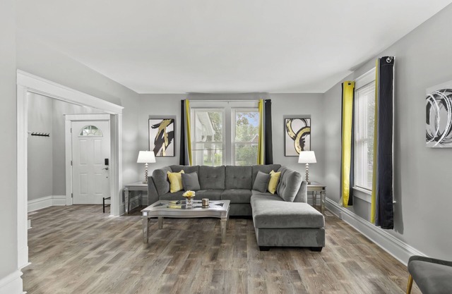 Spacious Cottage near Airport, Hospitals, & HWYs