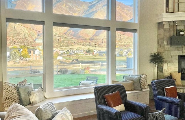 Spacious Craftsman Home with Mtn view, Ski vaca near 7 major resorts