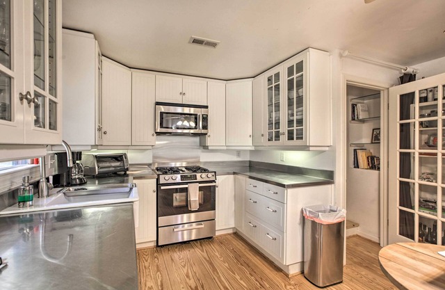 Spacious Faber Home w/Yard, Steps to Winery!