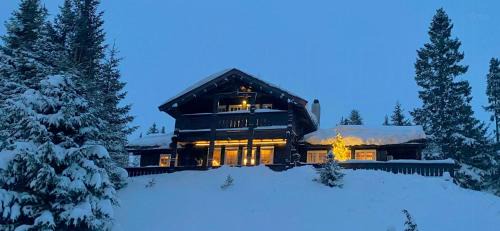 Spacious Family Cabin With Views In Hafjell