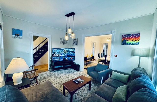 Spacious Family Getaway in Rutland – Close to Killington & Okemo!