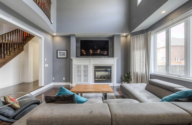 Spacious Family Haven: Modern 4-bedroom Luxury Home