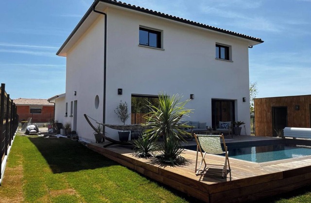 Spacious family home with swimming pool