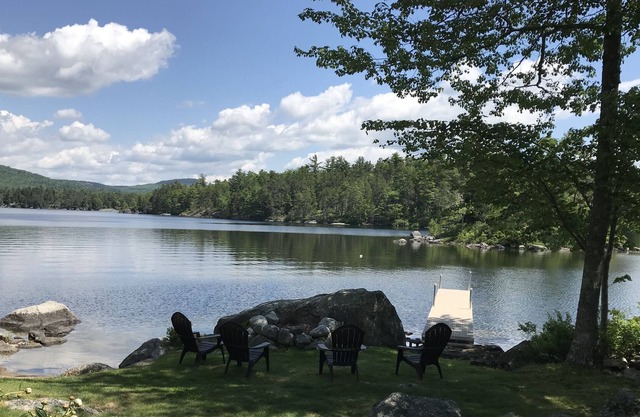 Spacious Four Season House on Phillips Lake