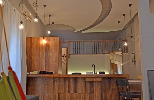 Spacious ground-floor loft with large spaces and windows ideal for families with children