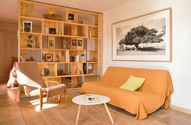 Spacious ground-floor studio with magnificent view of the Cévennes foothills