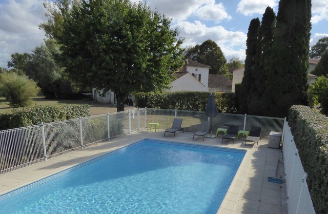 Spacious House/Villa and grounds in the Charente 4 beds sleeps 8 - private pool