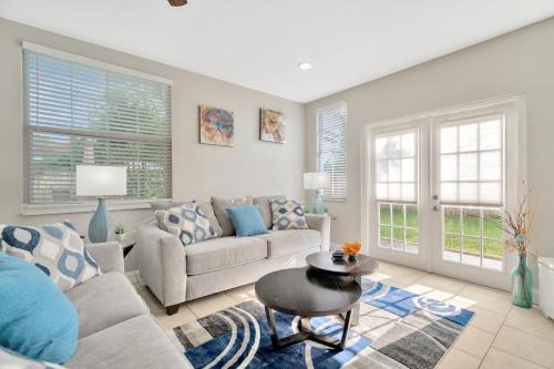 Spacious House with big backyard in N. Hyde Park/Close to Downtown