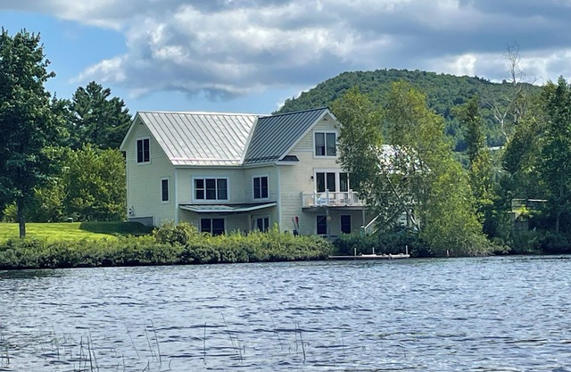 Spacious lake front home minutes from Stowe, Smugglers Notch, and Jay Peak