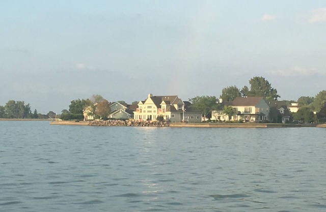 🌕🌖🌗🌘🌑Spacious Lakeside retreat with once in a lifetime Solar Eclipse views