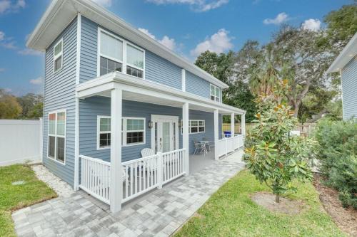 Spacious & Modern Tiny Home with Pool in Dunedin