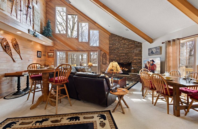 Spacious Mountain Home Near Skiing