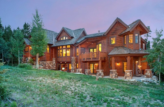 Spacious, mountain modern, ski in and walk out Peak 8 home