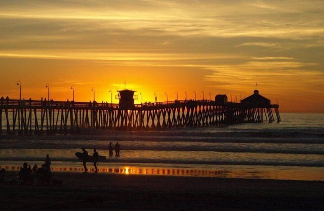 Spacious ocean View Penthouse sleeps 8-10 w/large ocean facing deck!