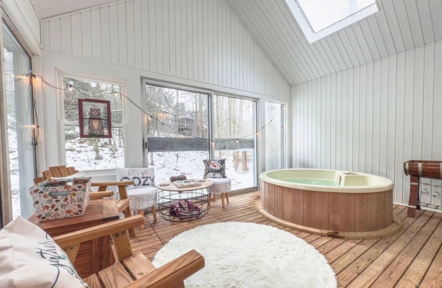 Spacious Poconos Home on Jack Frost Mountain SKI-IN/SKI-OUT, Hot Tub, Grill