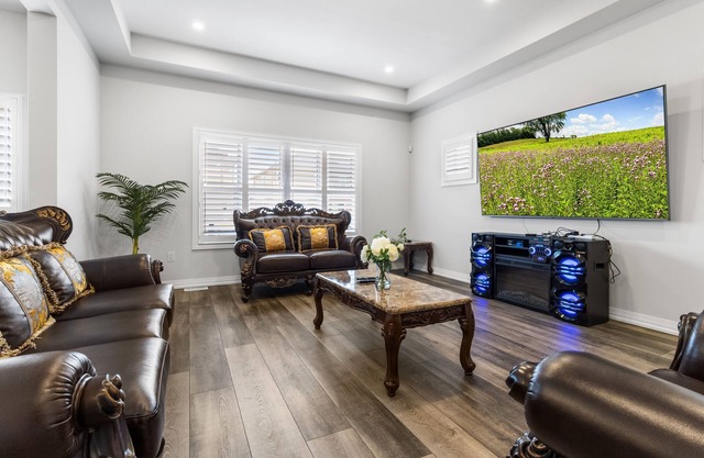 Spacious Private Getaway Minutes to Niagara Falls!