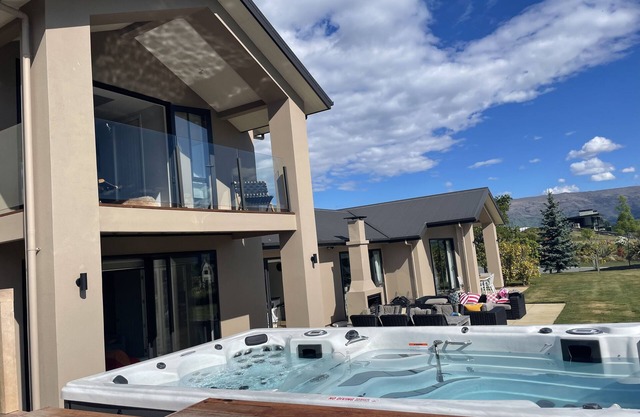 Spacious private estate with swim spa and amazing mountain views