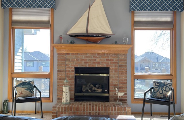 Spacious Quiet Waterfront Home Near Downtown Omaha
