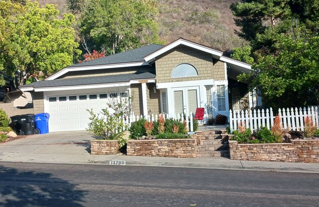 Spacious ranch: 3 bedroom, 2.5 bath n 2100sf - 1 story