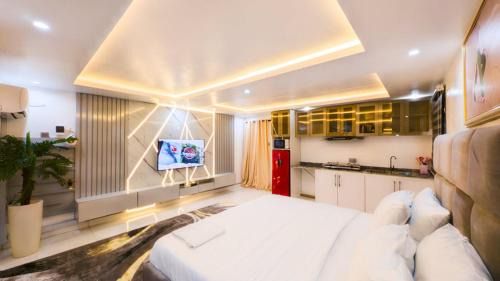 Spacious studio with balcony, 10mins to the beach
