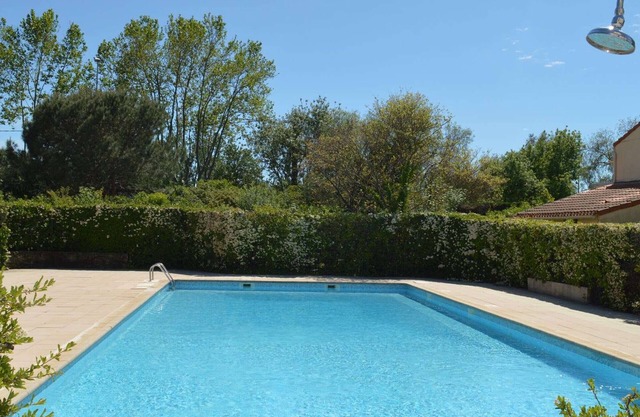 Spacious T2 Mezzanine w/Pool & Parking in Cogolin, Close to Beaches