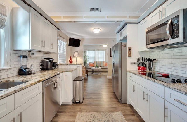 Spacious & Tropical - Patio & Grill - Ace Location