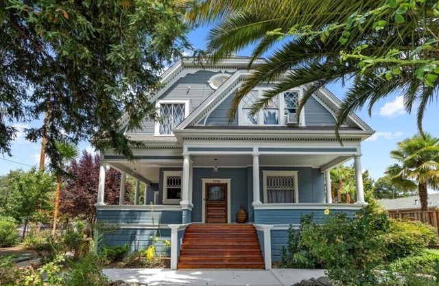 Spacious & Unique Home In the Bay