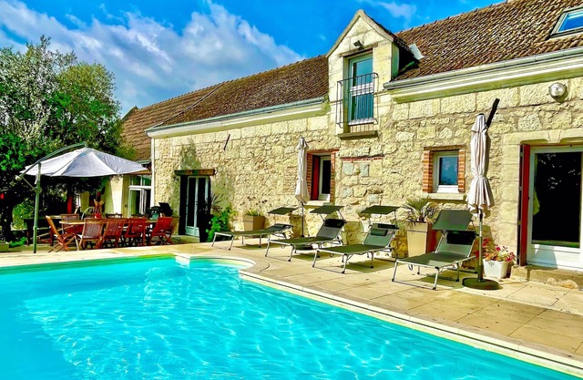 Spacious villa with pool in the heart of the Châteaux
