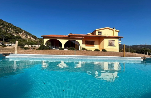 Spacious Villa with pool and view of Asinara Gulf, 11 minutes from the beach