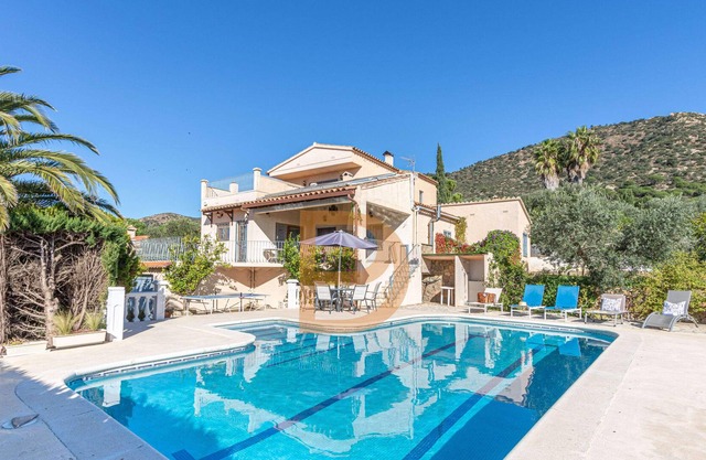 Spacious Villa with Spectacular Views BBQ and Pool