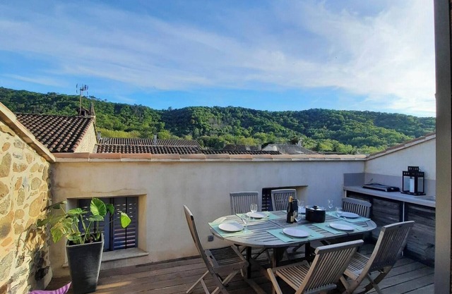 Spacious village house with roof terrace