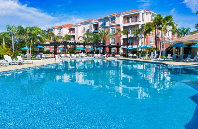 Spacious Vista Cay Townhome Newly Furnished!