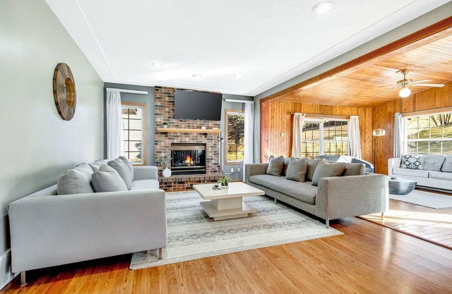 ★SPACIOUS★MINNEAPOLIS SUBURBS★PAISLEY PARK★TWIN CITIES★LAKES