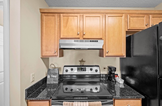 Special Right Now - Quiet Condo For Extended Stays Near Restaurants & Shops