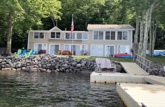 Spectacular 4 BR/3 BA LakeHouse With Non-Stop Megunticook Lake views, sleeps 10